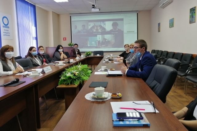 Молодые педагоги получали в неполном объеме зарплату в Саратовской области