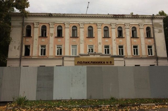 Ампир и вандалы. В Ульяновске ремонт поликлиники обернулся скандалом