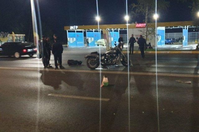 Mitsubishi влетела в мотоцикл Honda на улице Шехурдина