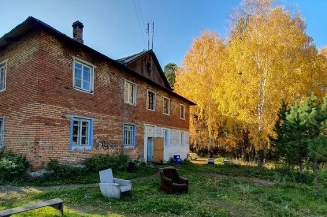 Быт не расселенного аварийного барака: фоторепортаж