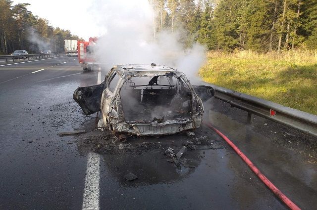 Во время движения по трассе в Ковровском районе загорелся автомобиль