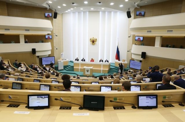 Дмитрий Азаров выступил с рядом инициатив на парламентских слушаниях в СФ