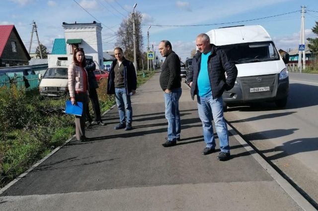 Депутат Заксобрания НСО проверила обновленные дороги и тротуары Тогучина