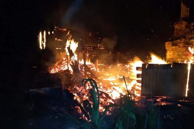 В селе Курчичи Мглинского района сгорели дом и сарай
