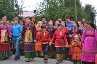 До Усть-Цильмы нужно добираться на пароме, это словно остров с уникальной культурой, которая очень чётко похожа на традиционную русскую культуру Севера.