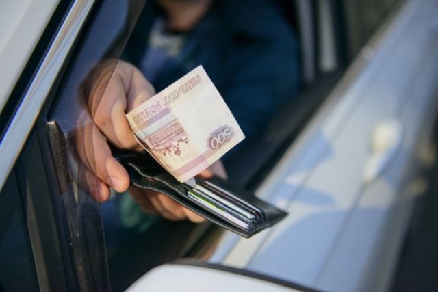 Жителя Дятьково оштрафовали за попытку дать 20 тысяч рублей сотрудникам ДПС