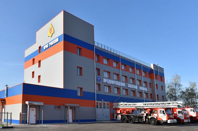 В Брянске открыли новое здание спецчасти и памятник пожарному автомобилю