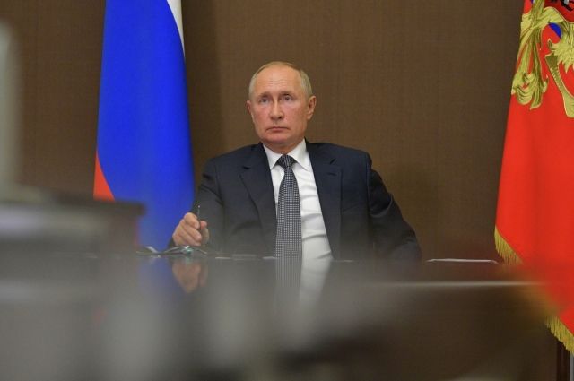 Путин поручил изучить возможность индексации пенсий работающим пенсионерам