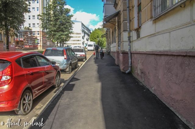 Тротуар отремонтировали на улице Твардовского в Смоленске