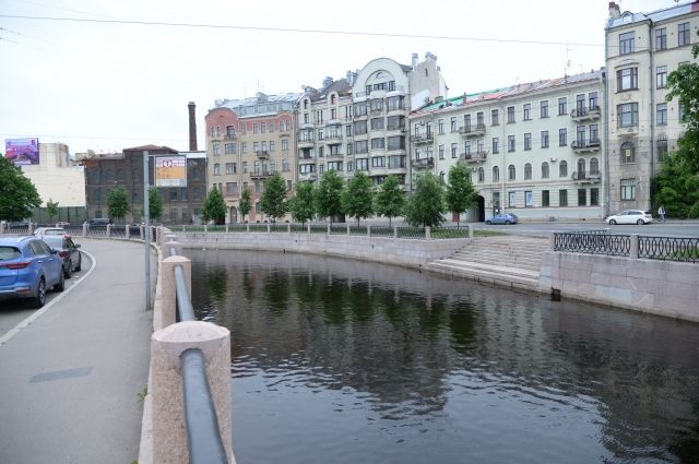 Реку Карповку очистили от загрязнения после обращения петербуржцев