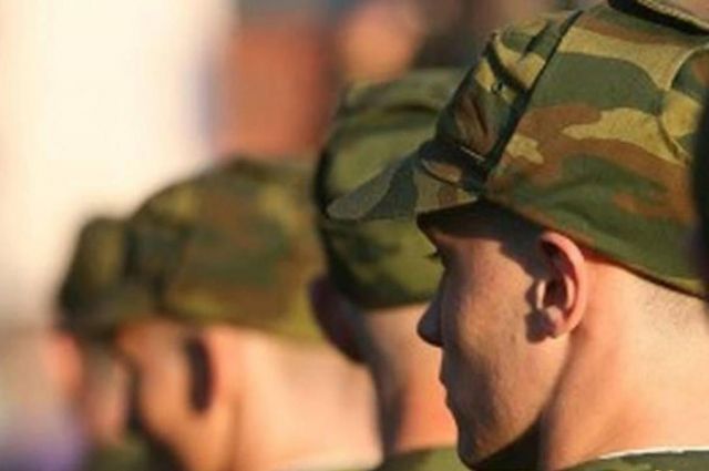 Почти 600 жителей Сургута и района пойдут служить в армию этой осенью