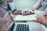 Согласно исследованию, 49% работодателей переводили всех работников на дистанционную работу, еще 48% – хотя бы часть.