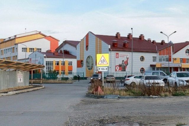 Активисты ОНФ добились установки дорожных знаков у школы Ханты-Мансийска