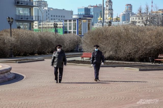 Полицейские Екатеринбурга устроят рейд против нарушителей масочного режима