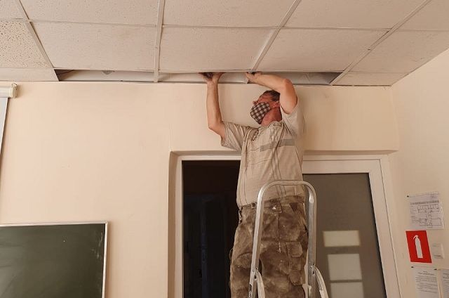 Ещё у одной школы в Ставрополе возникли проблемы с потолком