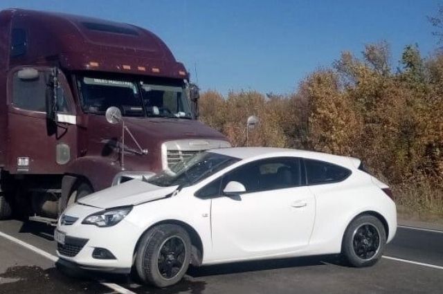 Женщина попала в больницу после аварии с грузовиком в Ростовской области