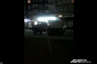 В Оренбурге во дворе жилых домов стоит система залпового огня "Град".