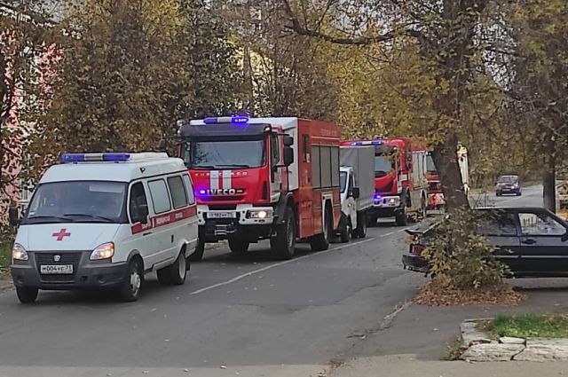 Жильцов заблокировало в квартирах: 12 человек спасли пожарные