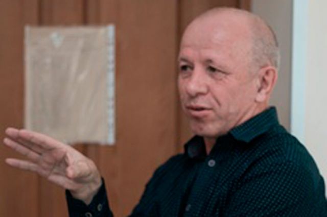 На пороге частной клиники в Барнауле умер преподаватель вуза