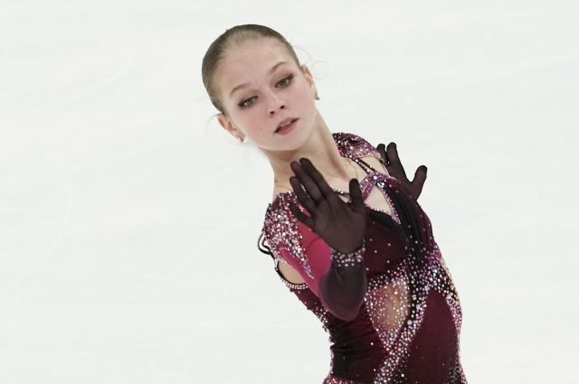 Фигуристка Трусова упала, но победила во втором этапе Кубка России
