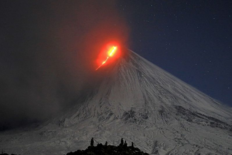 Высота Ключевской сопки – свыше 4 750 метров. Это самый высокий действующий вулкан Евразии. 
