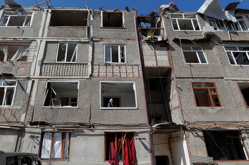 Разрушенный жилой дом в Степанакерте.