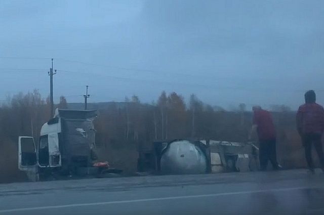 В ДТП тягача и бензовоза под Новосибирском погиб один водитель