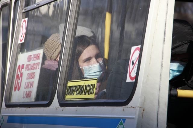 «Зайцы» без масок. Надевают ли иркутяне маски в общественном транспорте?