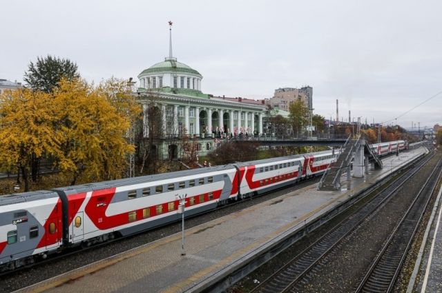 Двухэтажный поезд Мурманск – Петербург открыл движение по новому мосту