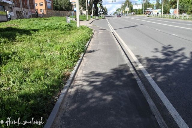 Несколько тротуаров приводят в порядок в Смоленске