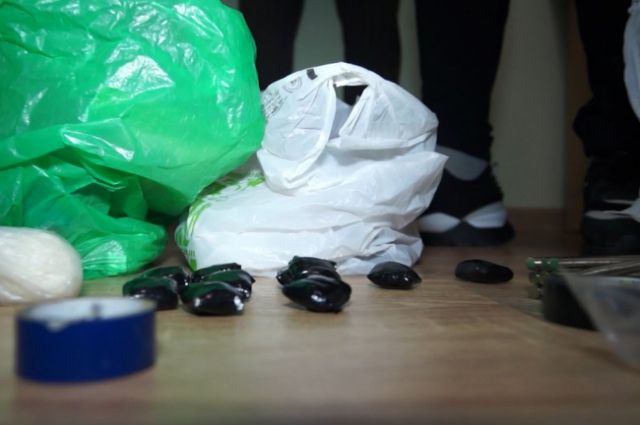 Пятерых подозреваемых в распространении наркотиков задержали в Барнауле