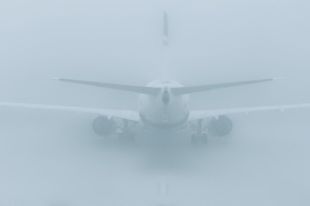 Самолет из Борисполя не смог приземлиться во Львове из-за тумана.