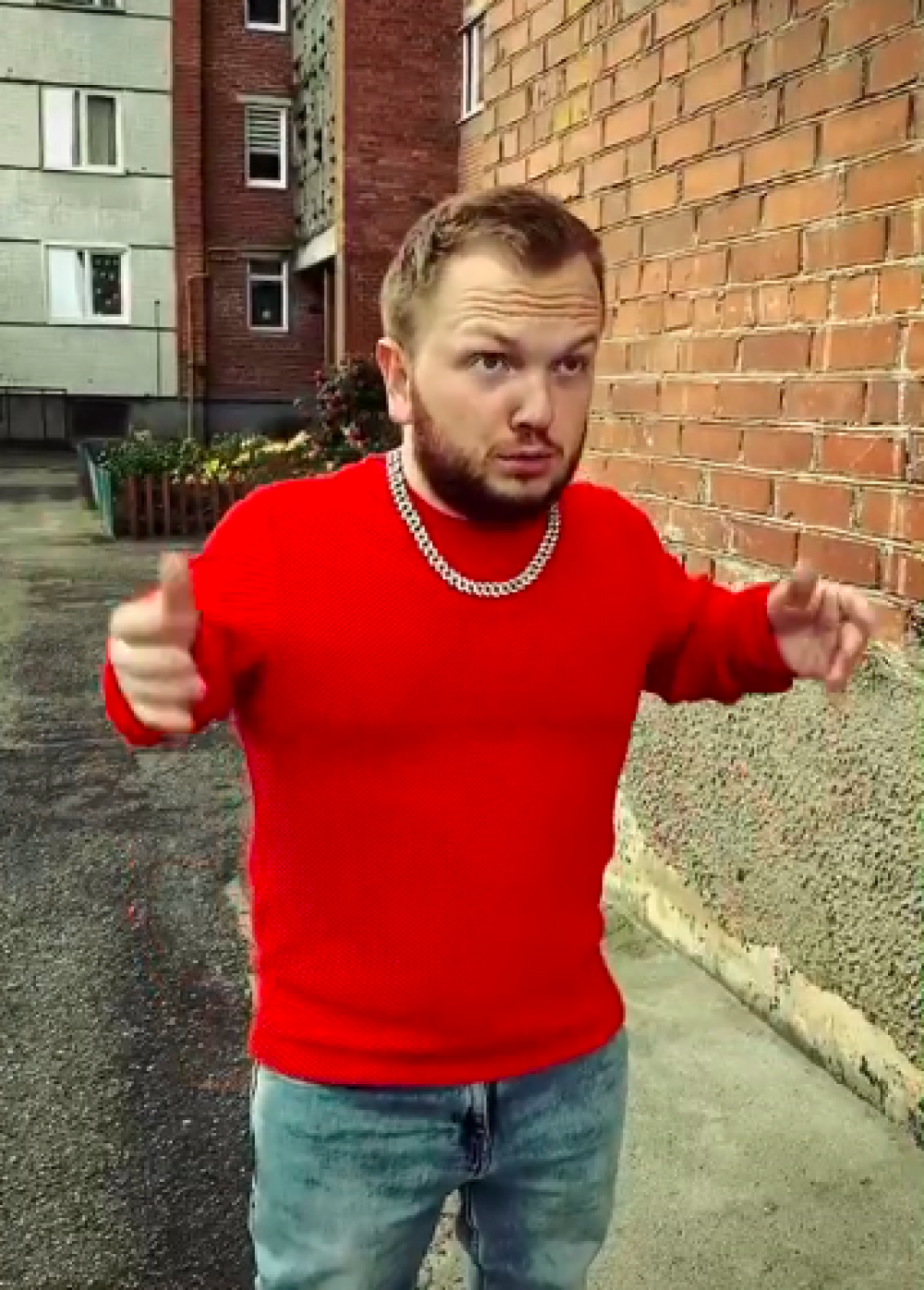 Алексей Савко, 23 года. 6,5 млн подписчиков, доход в TikTok — 4,81 млн рублей. Снимает смешные ролики для Instagram и TikTok, а также продает обучающие курсы и онлайн-консультации, занимается продюсированием.