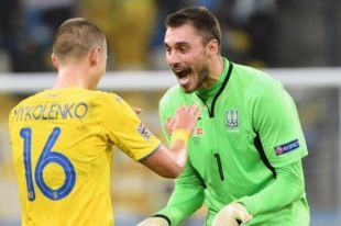 Бущан признан лучшим игроком матча Украины против Испании