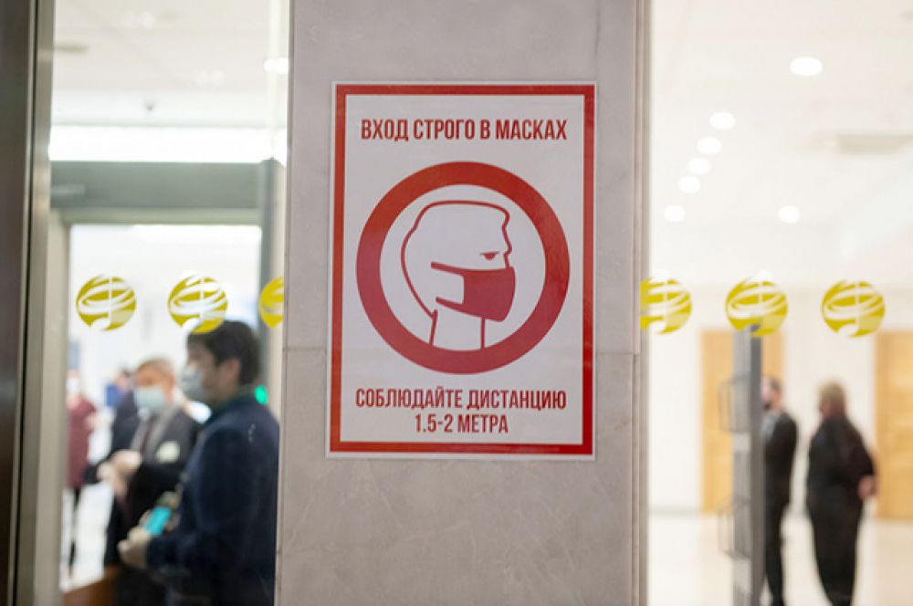 Жизнь в маске не нравится многим новосибирцам. Но это - одно из важных и необходимых решений предотвращения опасного вируса.