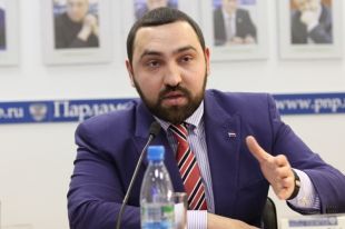 Султан Хамзаев.