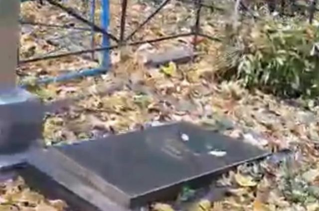 В Богородицке неизвестные на кладбище сломали памятники и кресты
