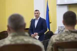 У мэра Кличко увеличили финансовую поддержку семей погибших участников АТО