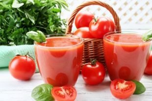 Заготавливаем на зиму: рецепт вкуснейшего томатного сока
