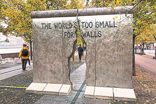 Зачем выстроили новую Берлинскую стену?