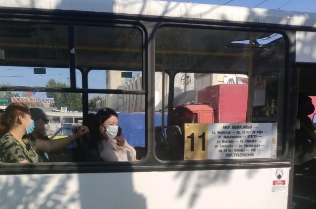 В Краснодаре пассажиров проверяют на наличие масок трижды в день