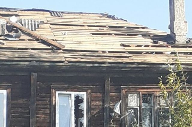 Крыша из клеёнки. Девять семей из Котласа остались без жилья