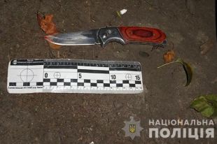 В Киеве полицейские задержали мужчину за ножевое ранение агитатора.