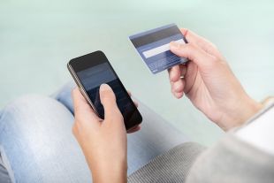 Мошенник под видом врача обманом выманил у женщины 105 тыс. грн