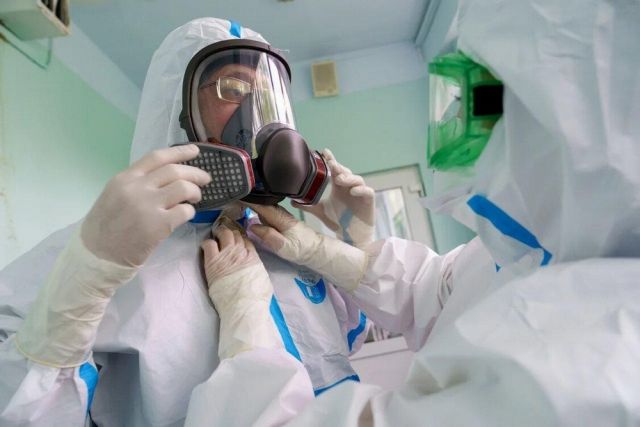 Врачи Псковской областной инфекционной больницы работают круглосуточно