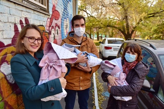 В Омске сертификат на 300 тысяч рублей получат родители тройни