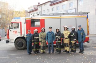 Отряд эвакуировал жильцов пятого подъезда дома.