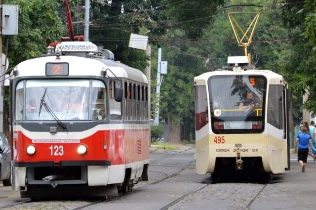 В Краснодаре после столкновения с автомобилем трамвай сошел с рельсов