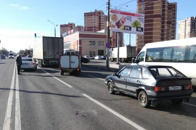 Mercedes с полуприцепом сбил пенсионера на Зеленстрое