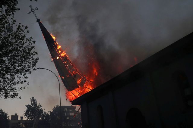 Поджог церкви XIX века в Чили